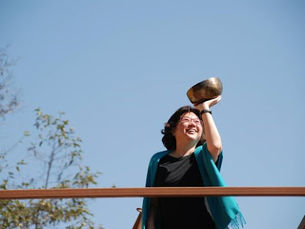 在缽聲中,哀傷慢慢化為溫柔