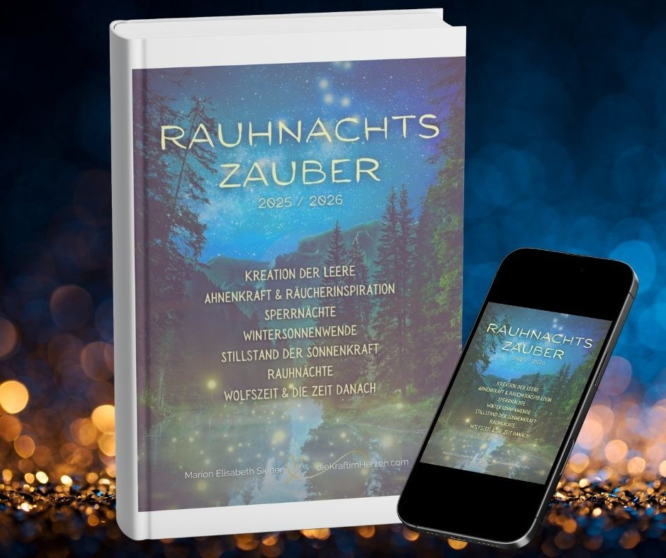 Buchcover „Rauhnachtszauber“ neben einem Smartphone, beide mit mystischem Wald- und Lichtmotiv; stimmungsvolle goldene Lichter im Hintergrund.