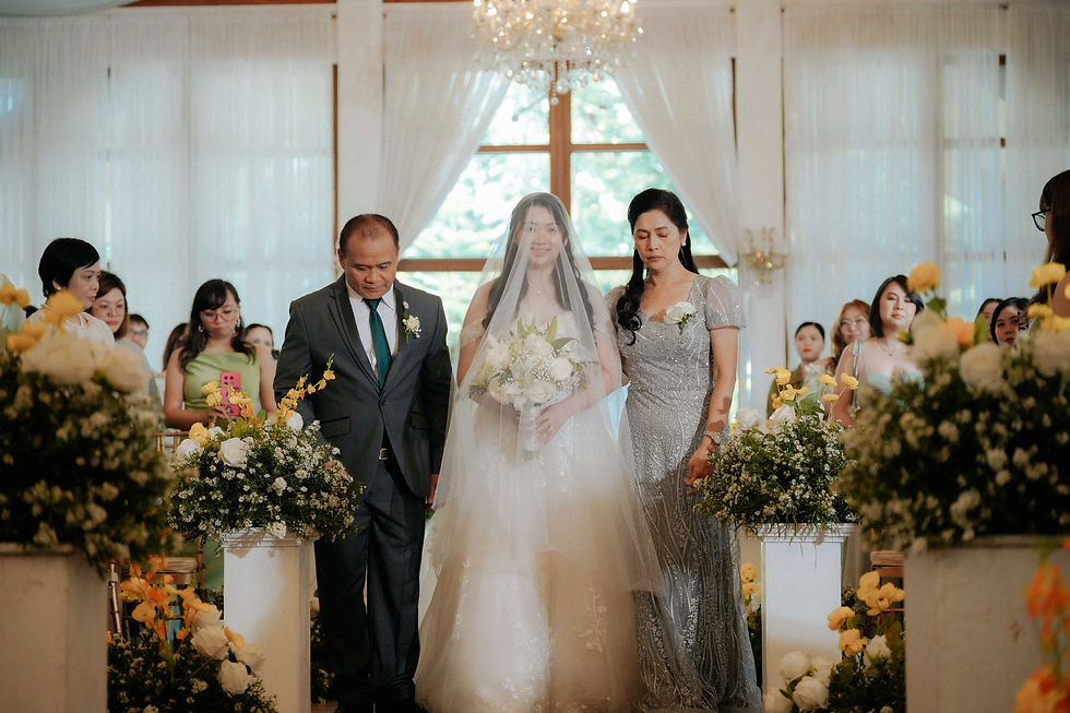 Modern documentary wedding photos