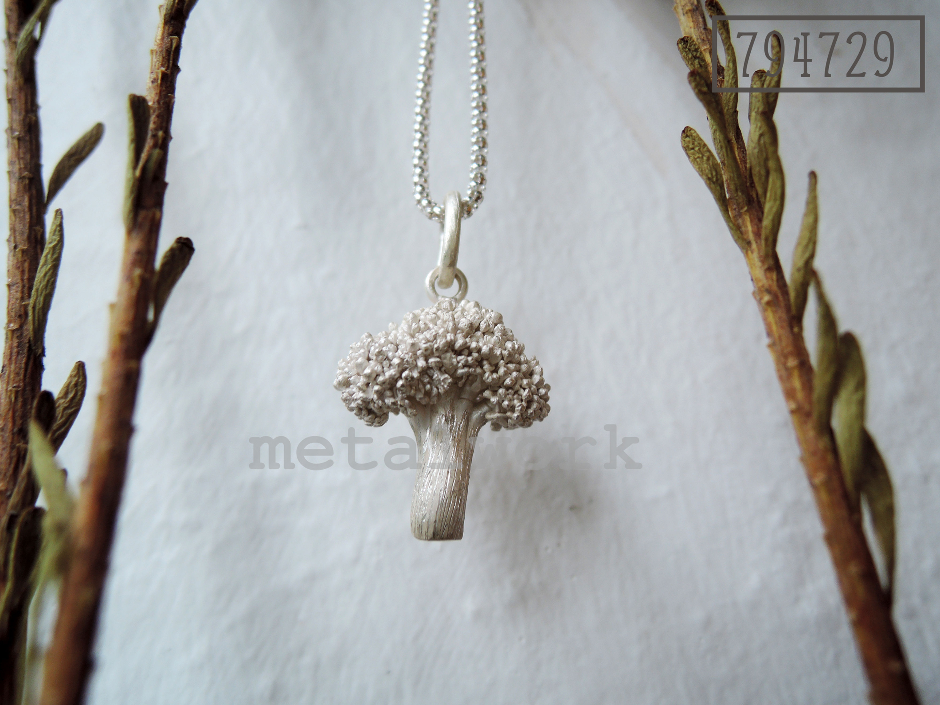 MW P1050 The Broccoli Pendant