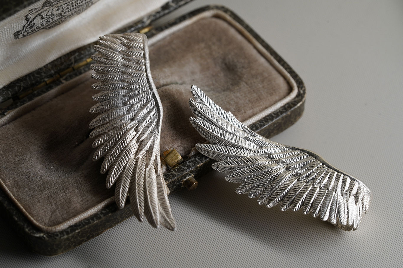 MW P1076 The 925 Silver Guardian Angel Wing Pendant (Chain is not included)