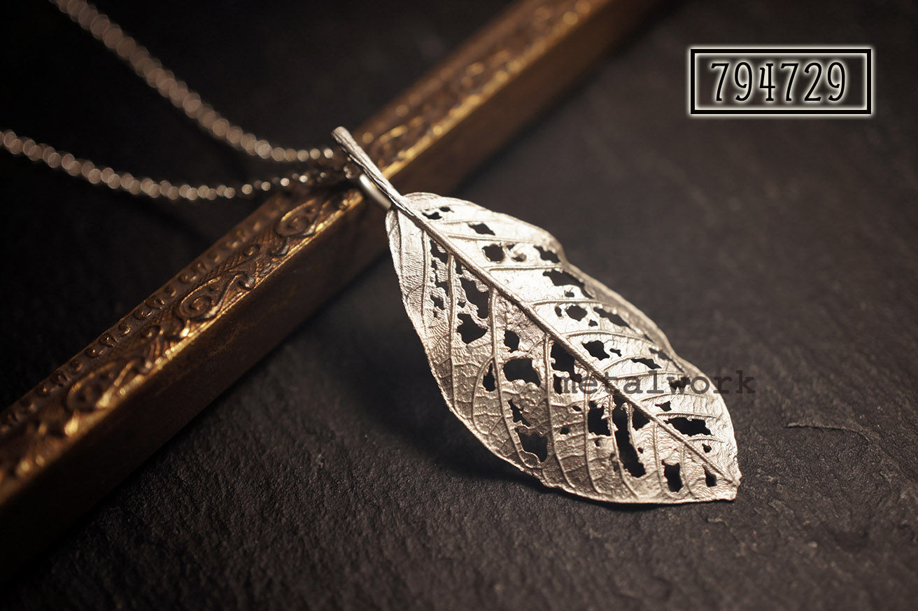 MW P1113 The 925 Silver Autumn Leaf Pendant (Chain is not included)