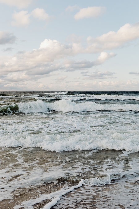 kaboompics_foaming-sea-waves-22458.jpg