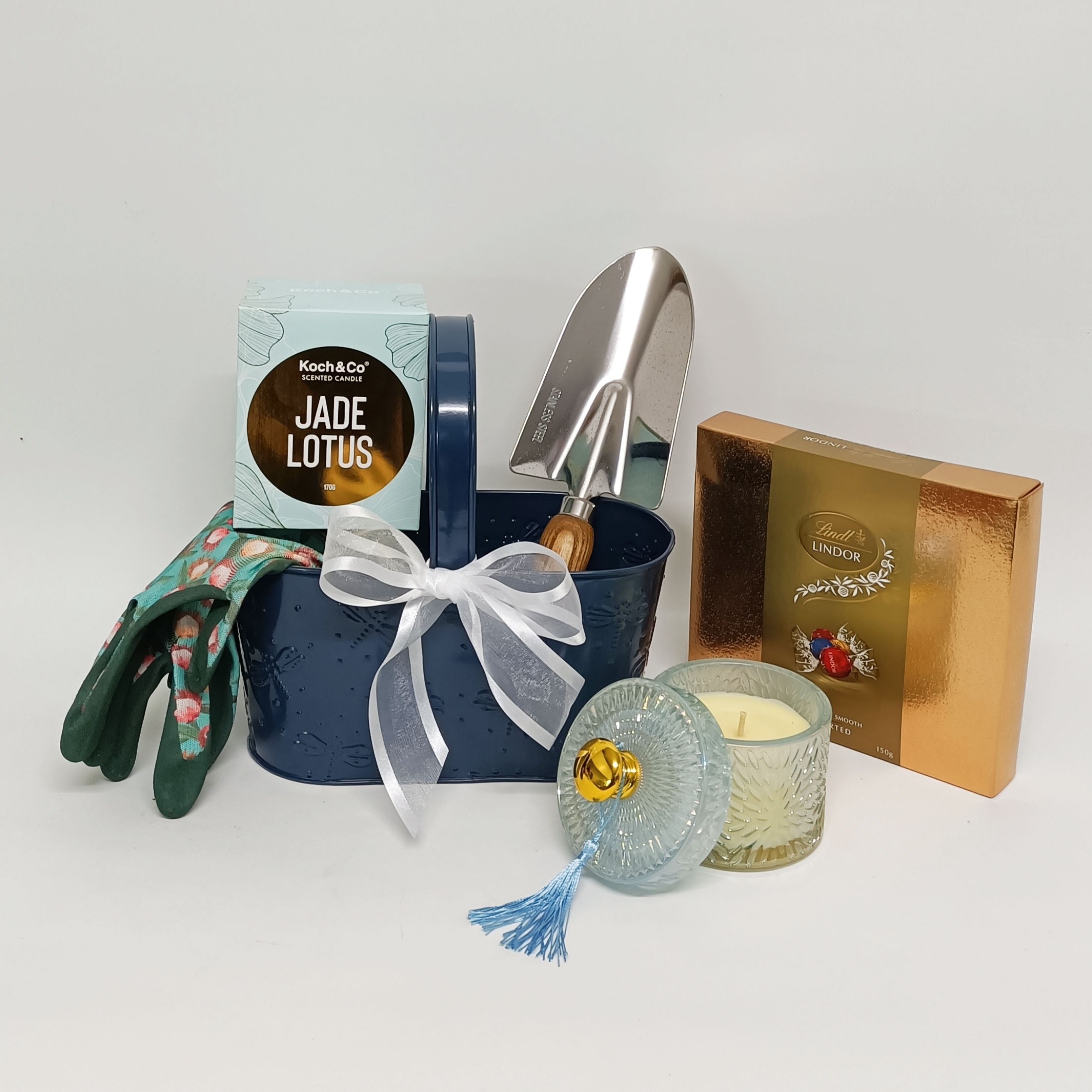 Gardeners Hamper, Candle & Chocolates