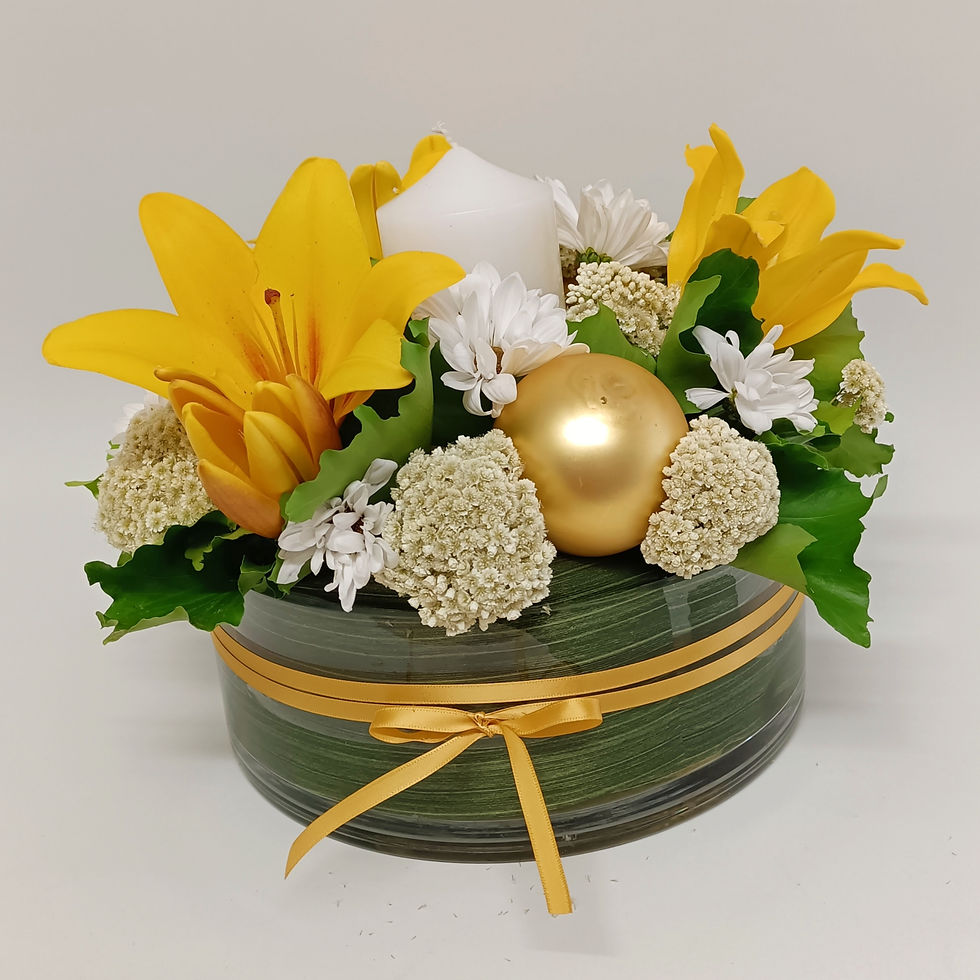 Thumbnail: Christmas Candle Arrangement