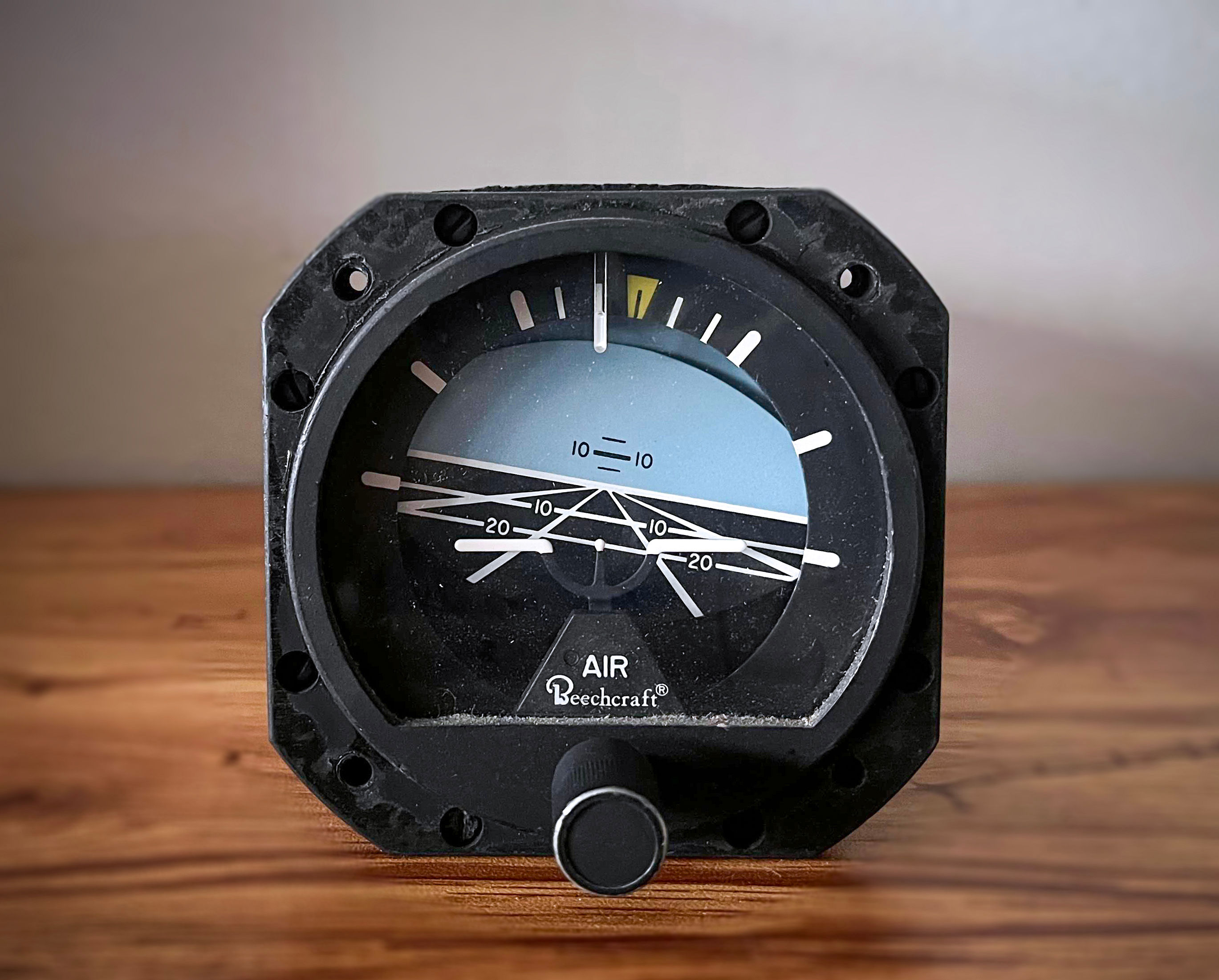 Beechcraft Edo-Aire Model 5000B-10 Altitude Gyro Indicator PN 23-501-016
