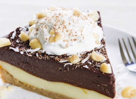 Torta gelada de leite ninho com ganache