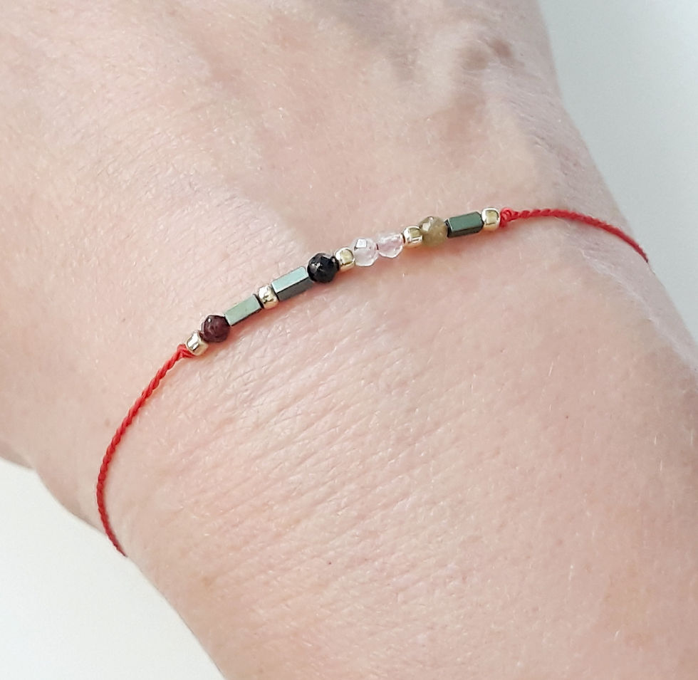Miniatura: bransoletka damska z minerałów na czerwonym sznureczku 1
