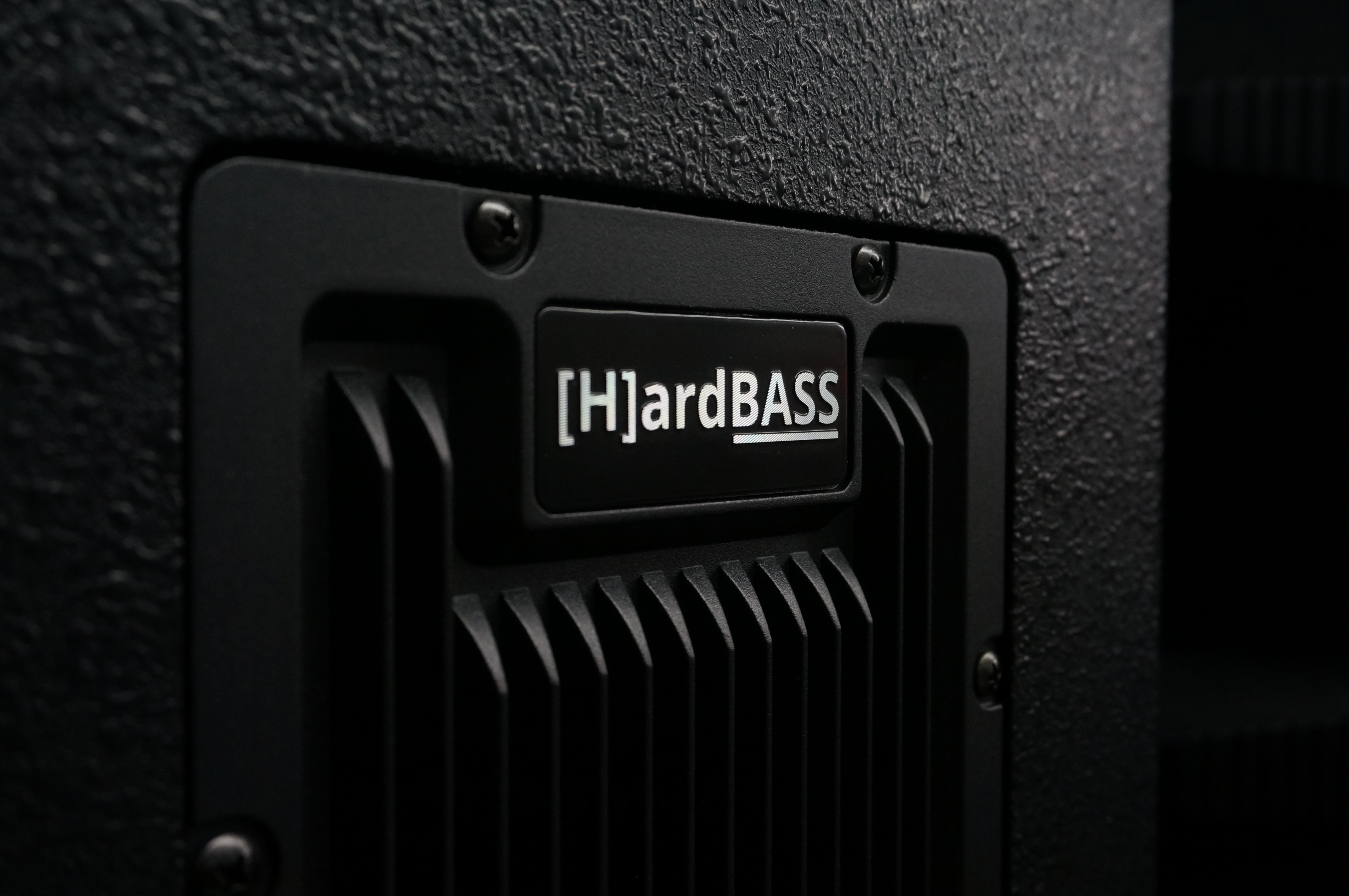 hard bass speaker