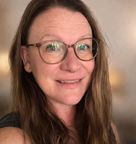 Renee blurred background_edited.jpg