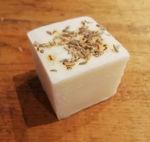 lavender shampoo_edited.jpg