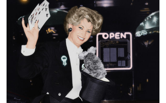 Fay Presto. Female magician.