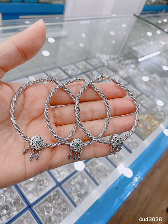 Thumbnail: Vòng tay bạc ý xi vàng trắng mix charm
