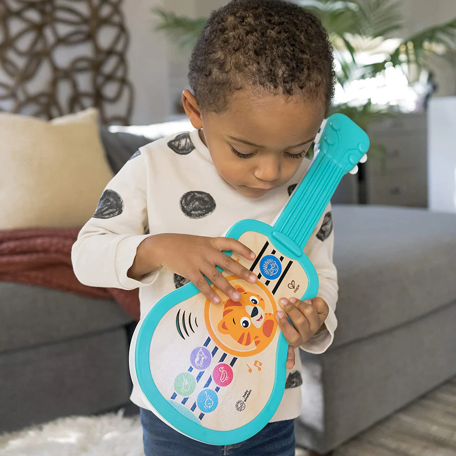 UKELELE CANTA Y RASGUEA TOQUES MÁGICOS
