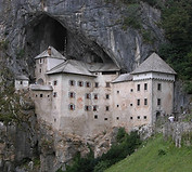 castle-67600_1920.jpg
