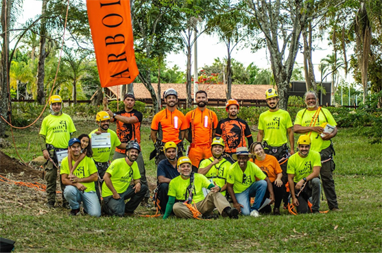 Turma reunida durante treinamento da Arbolab no Catetinho, em Brasília. arbolab