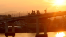 Puente Manette en un día de humo