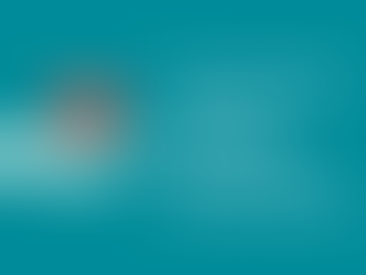 Un fondo verde azulado oscuro con una mano verde azulado claro sosteniendo un corazón rojo anaranjado. El texto dice: Connecion puede prevenir sobredosis.