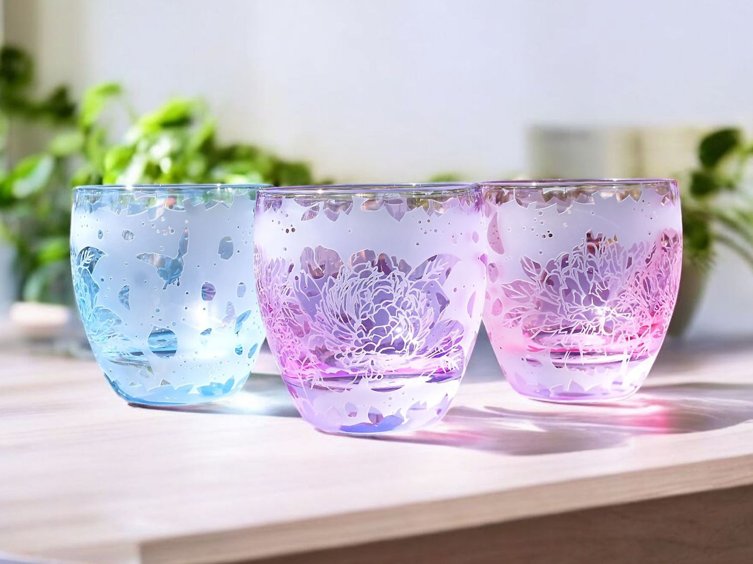 淡彩芍薬牡丹のお猪口