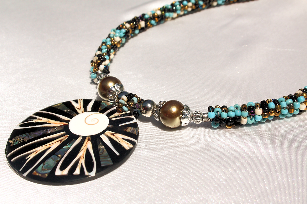 Thumbnail: Blau-Schwarz_Perlmutt Halskette