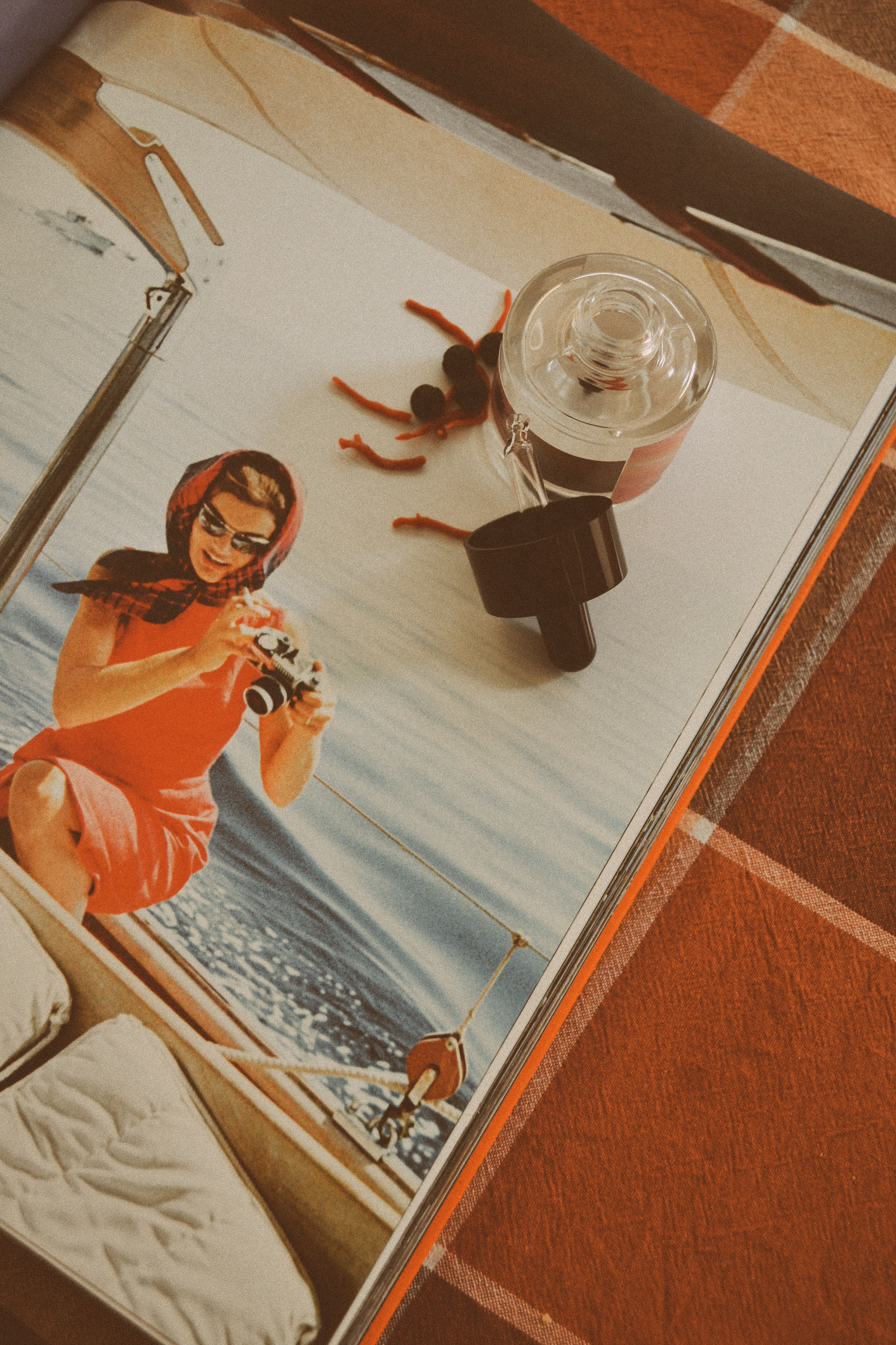 BLACK LAVA STONES & CORAL - JÌJÌ EDITION