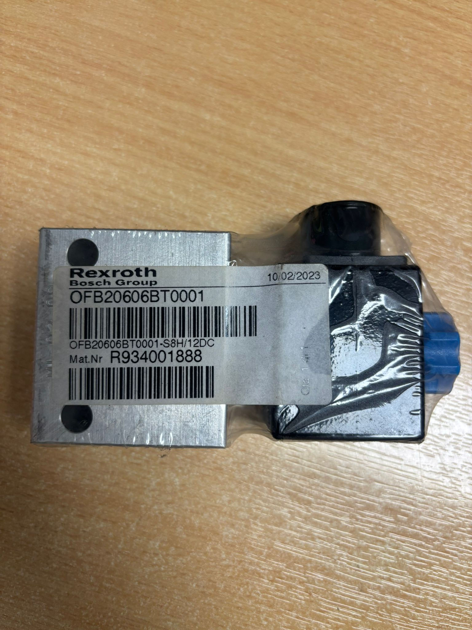 DIRECTIONAL VALVE 6910876