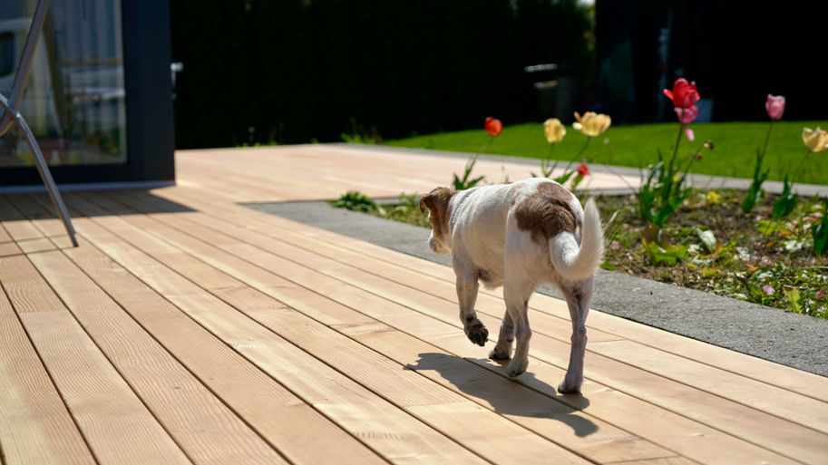Gartenumgestaltung durch Drack Gartenbau Winterthur. Holzrost / Sundeck. Spezialisiert auf Holzarbeiten, Drack Gartenbau Winterthur.