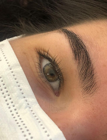 Design de Sobrancelha simples 2.jpeg