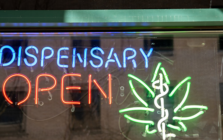 cannabis open sign neon 2.jpg