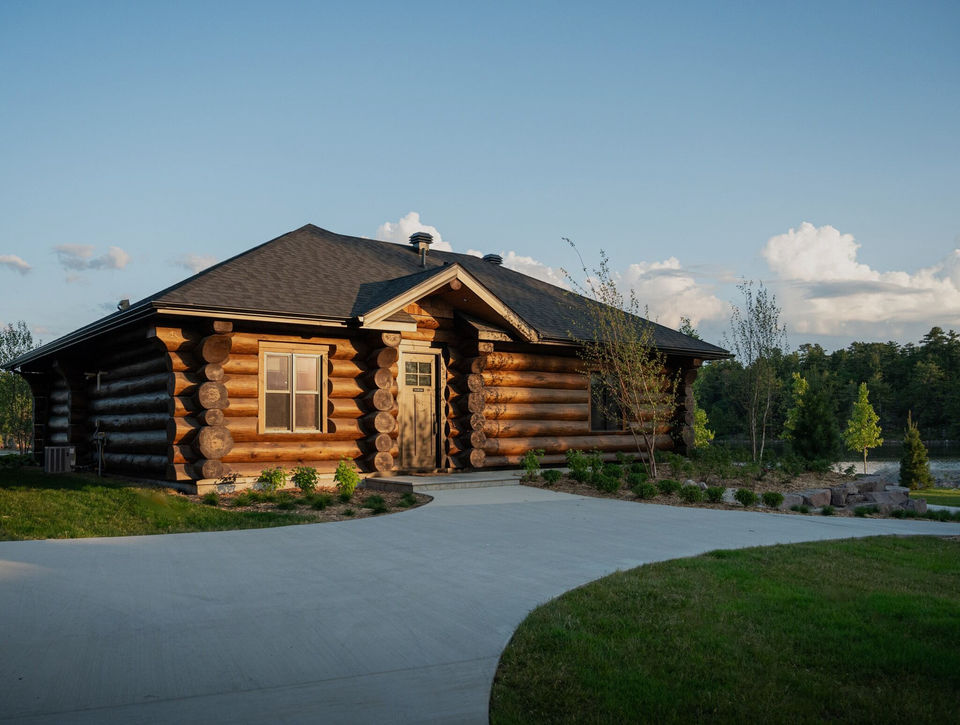 Killarney Log Cabin Exterior