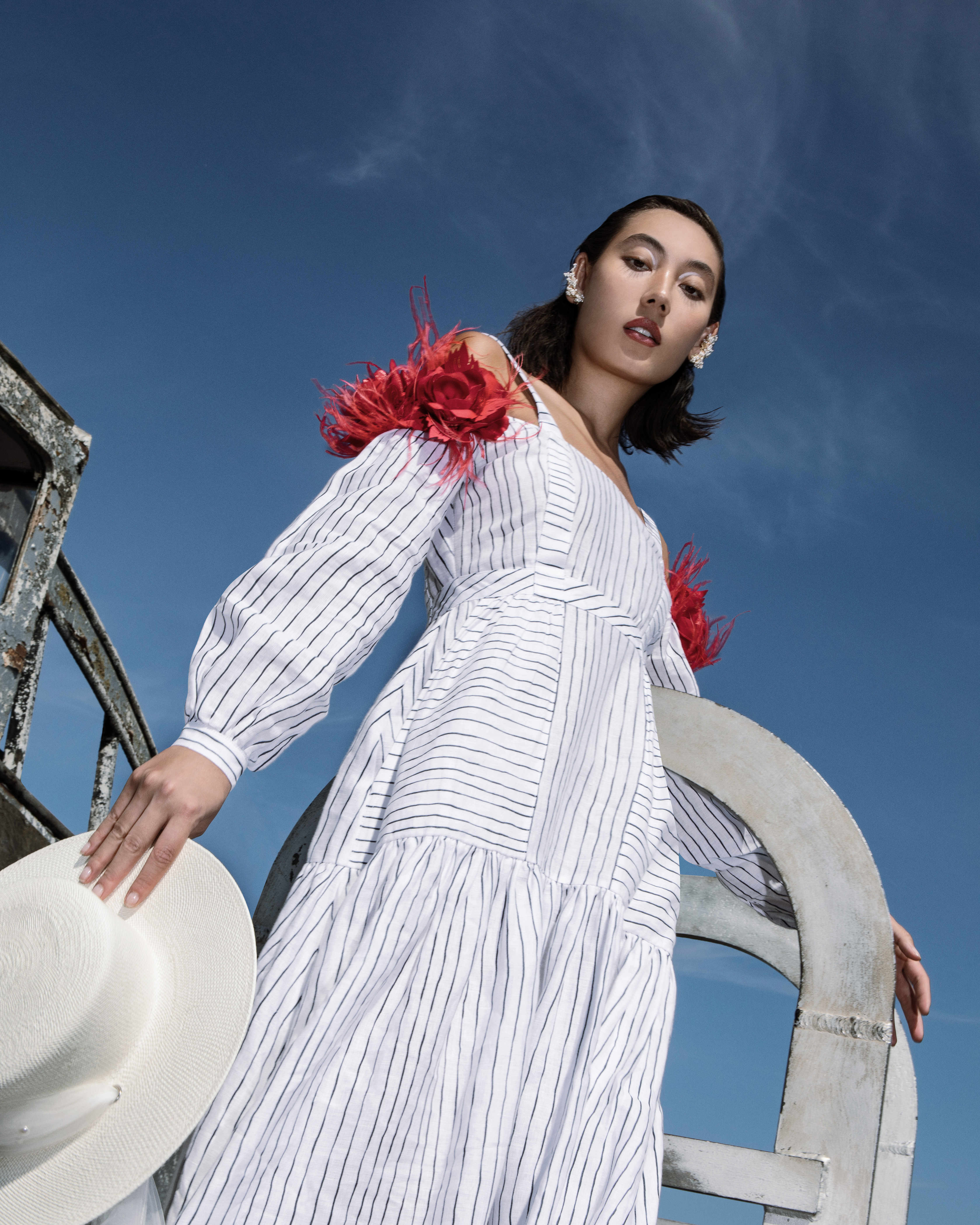 DISTANT SUMMER — Look 12