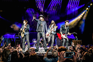 Chart-Toppers A Thousand Horses Rope Country Radio With A New Single