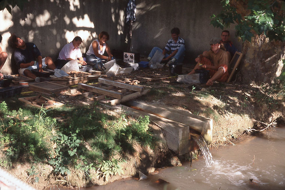 Washing sherds 1997