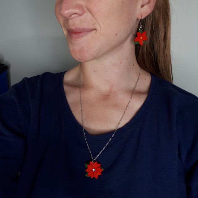 Thumbnail: 10 petal poinsettia necklace