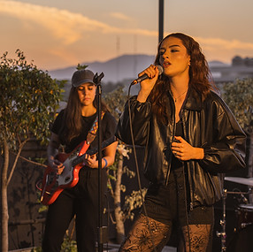 Karla Melendez y Valeria Cruz de Karlie en Sun Set