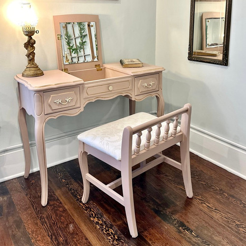 Charming 1960s Henry Link Vanity Set Dee Dee's