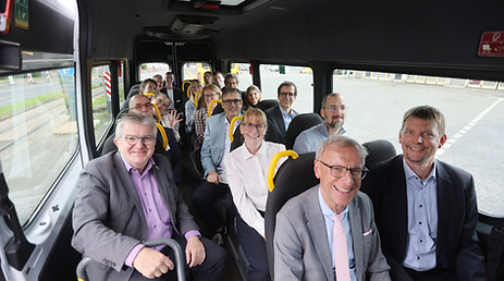 Alle Gäste der Weiterbildungs-Triennale 2026 im Bus zur nächsten Station.