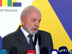 Lula acusa Eduardo Bolsonaro de “lamber as botas do Trump”