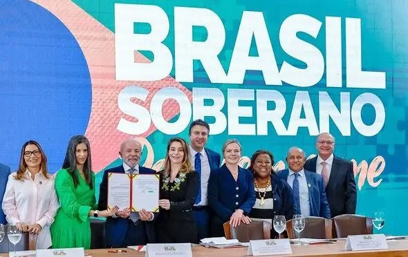 Agenda pró-aborto: Lula revoga decreto que protegia criança desde a gestação