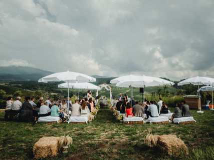 Hochzeitszeremonie in den Reben bei Müllheim.