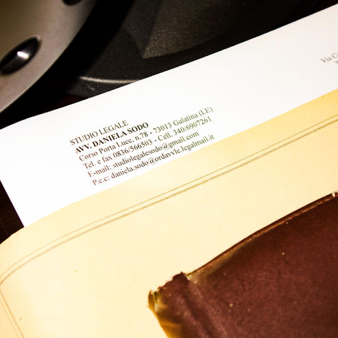 la falsificazione della patente di guida, nel caso considerato rilasciata da uno Stato estero, può costituire reato