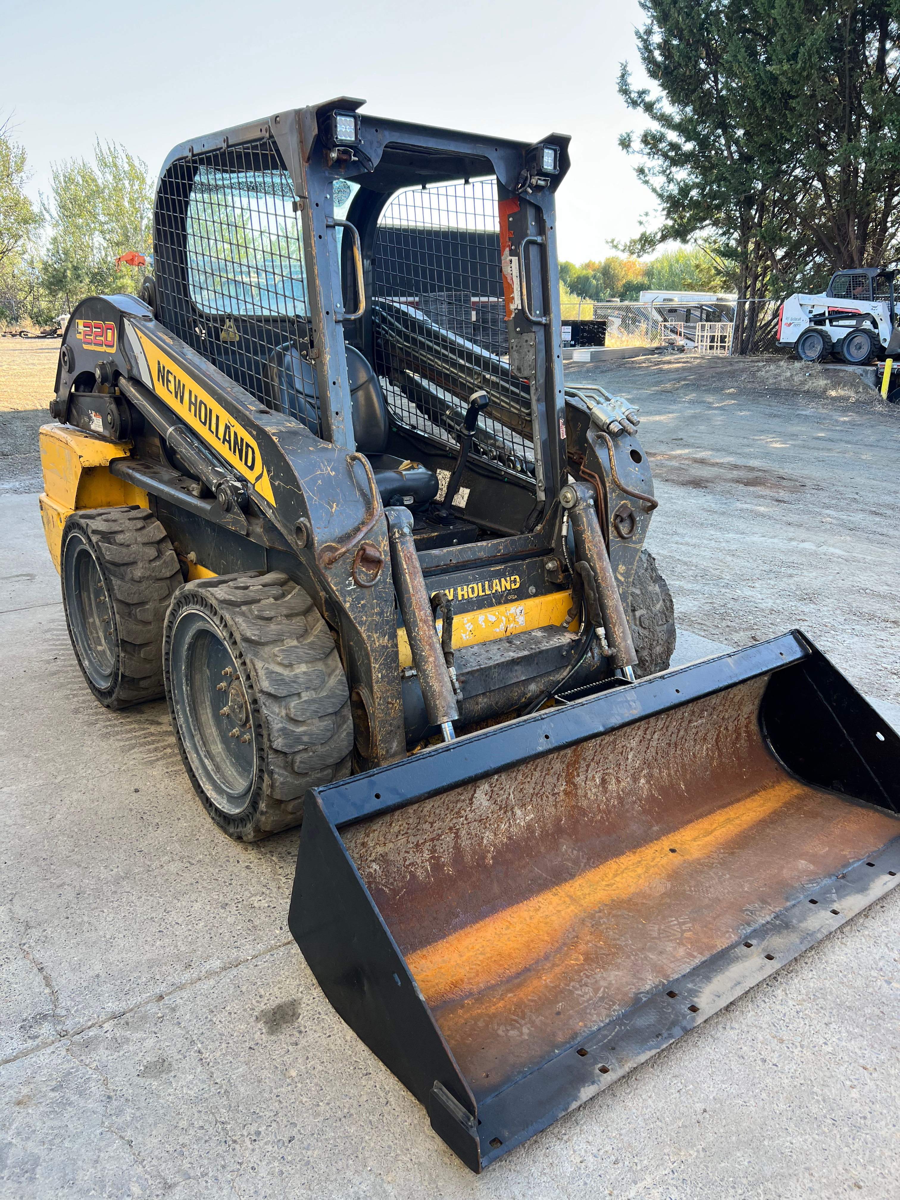 2012 NEW HOLLAND L220 SKID STEER