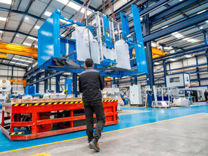 Distributor Hoist Crane Indonesia untuk Industri Manufaktur Mesin: Solusi Material Handling yang Tepat