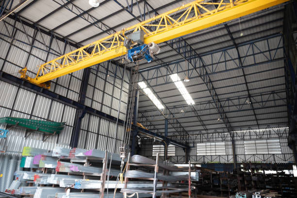 Harga Hoist Crane untuk Industri Steel Service Center: Faktor yang Perlu Dipertimbangkan Sebelum Berinvestasi
