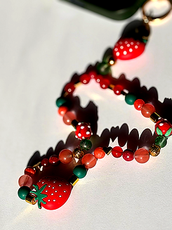 lanyard_strawberry_detail_01.png