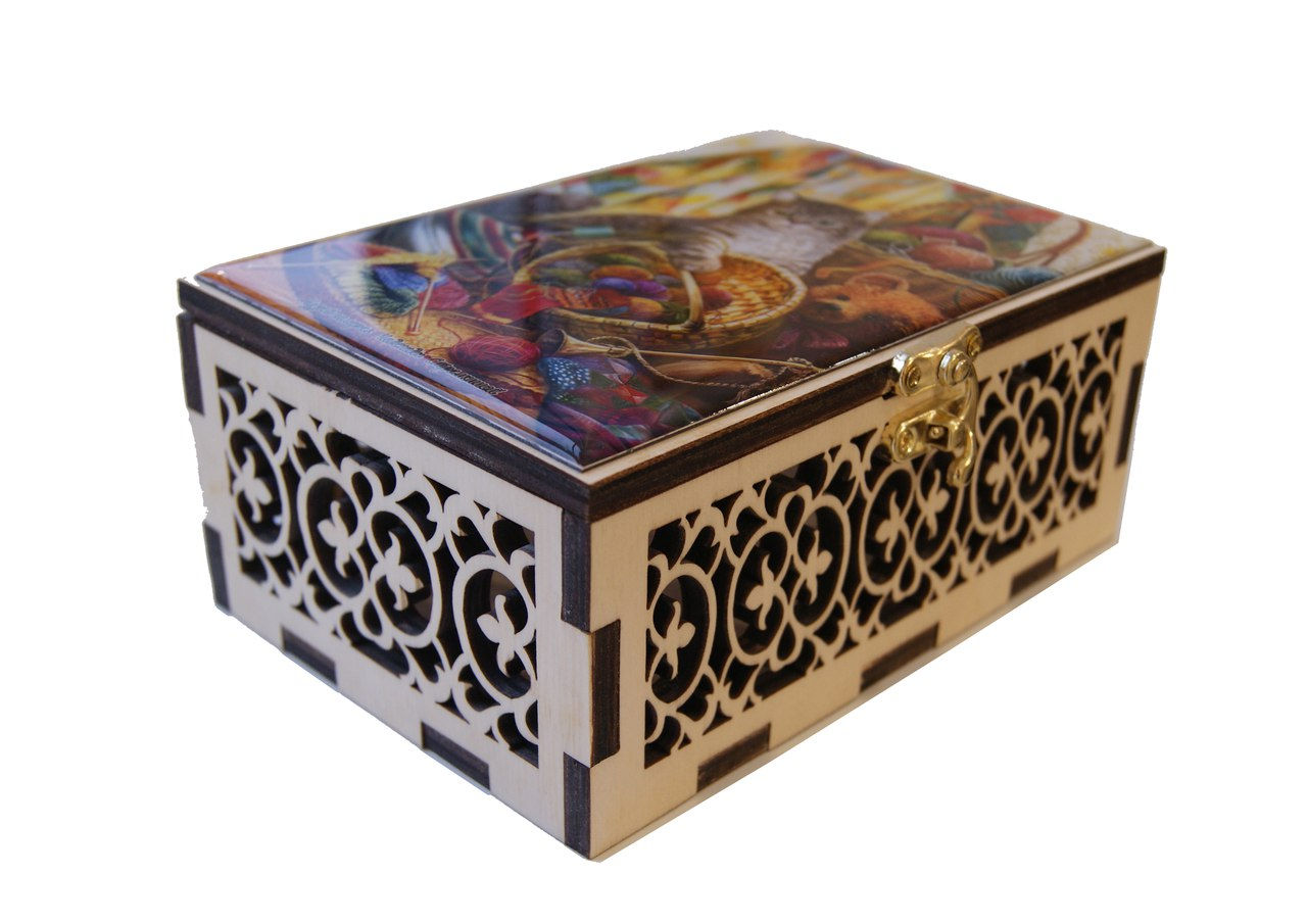 Шкатулка прямоугольная резная.