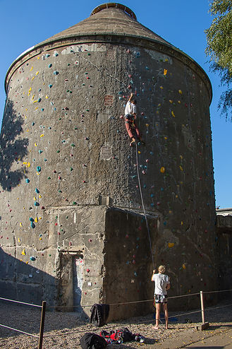Buntes Berlin,Kletterturm im RAW.jpg