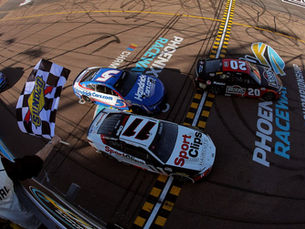 NASCAR Roars into the Desert at Phoenix Raceway
