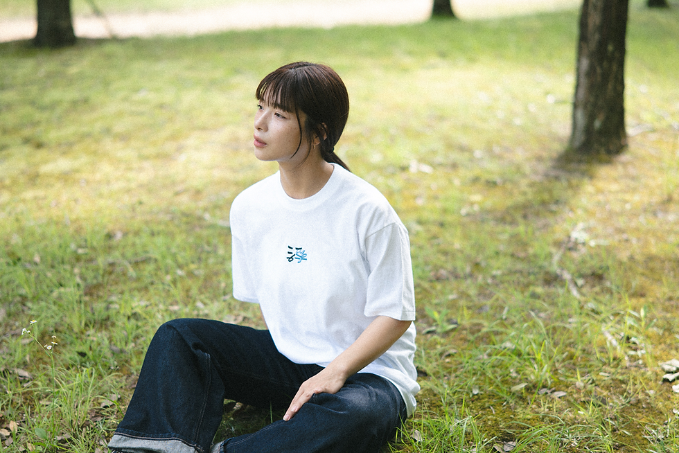 Thumbnail: Floating T-shirt