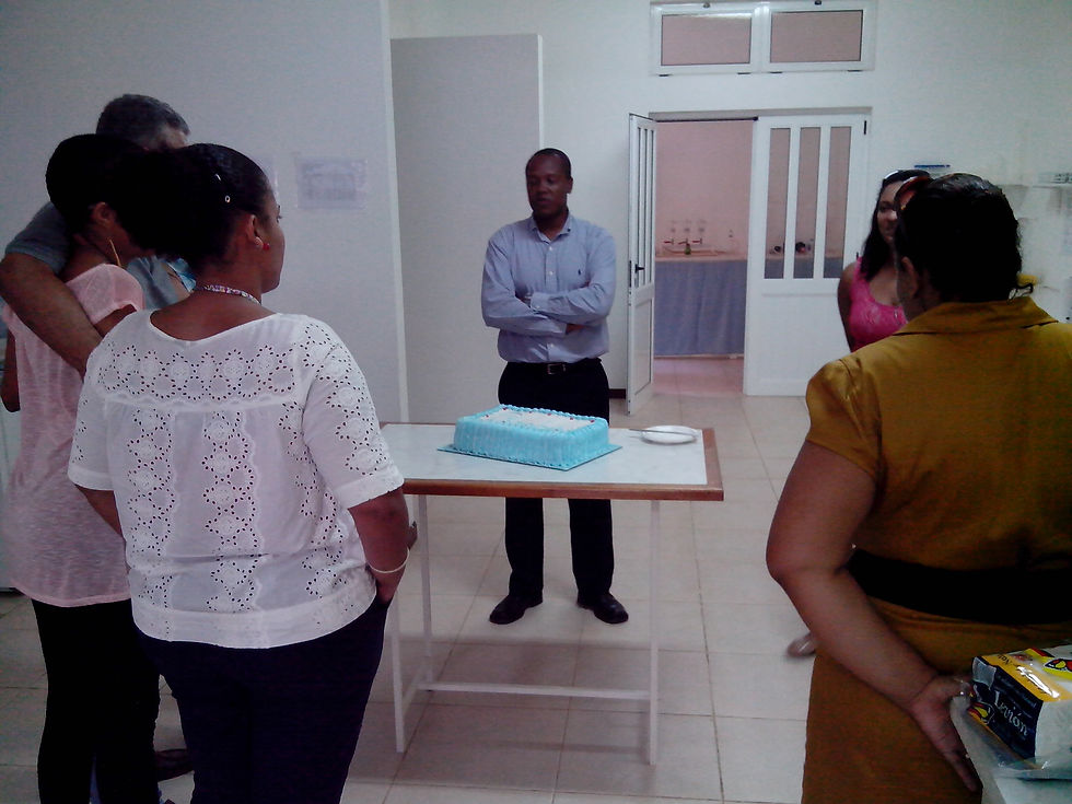 Pastor Clayton dando graças.